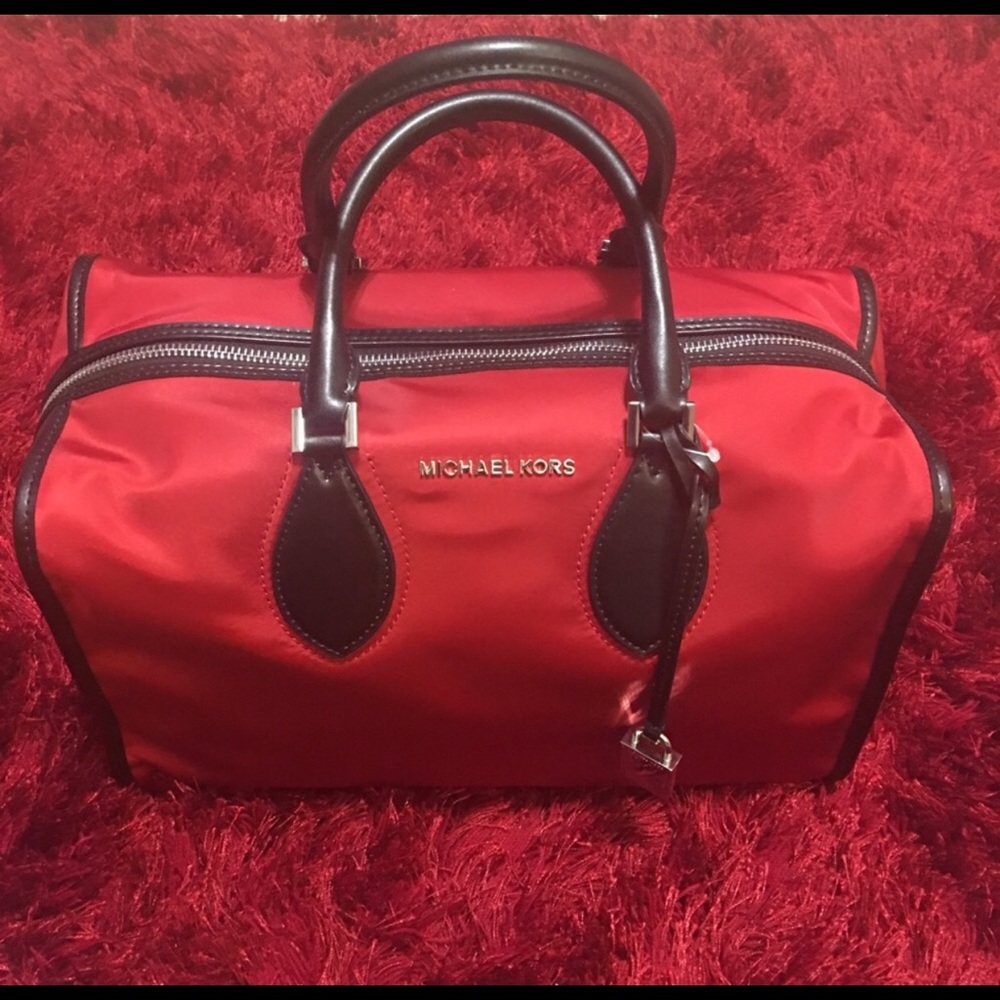 💥FLASH SALE 🧳Michael Kors Connie Duffle Bag🧳 - Picture 1 of 8